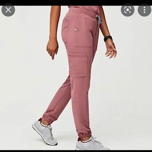 Figs mauve scrub bottoms